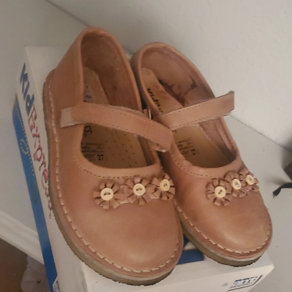 Shoes - Picture 3 of 5